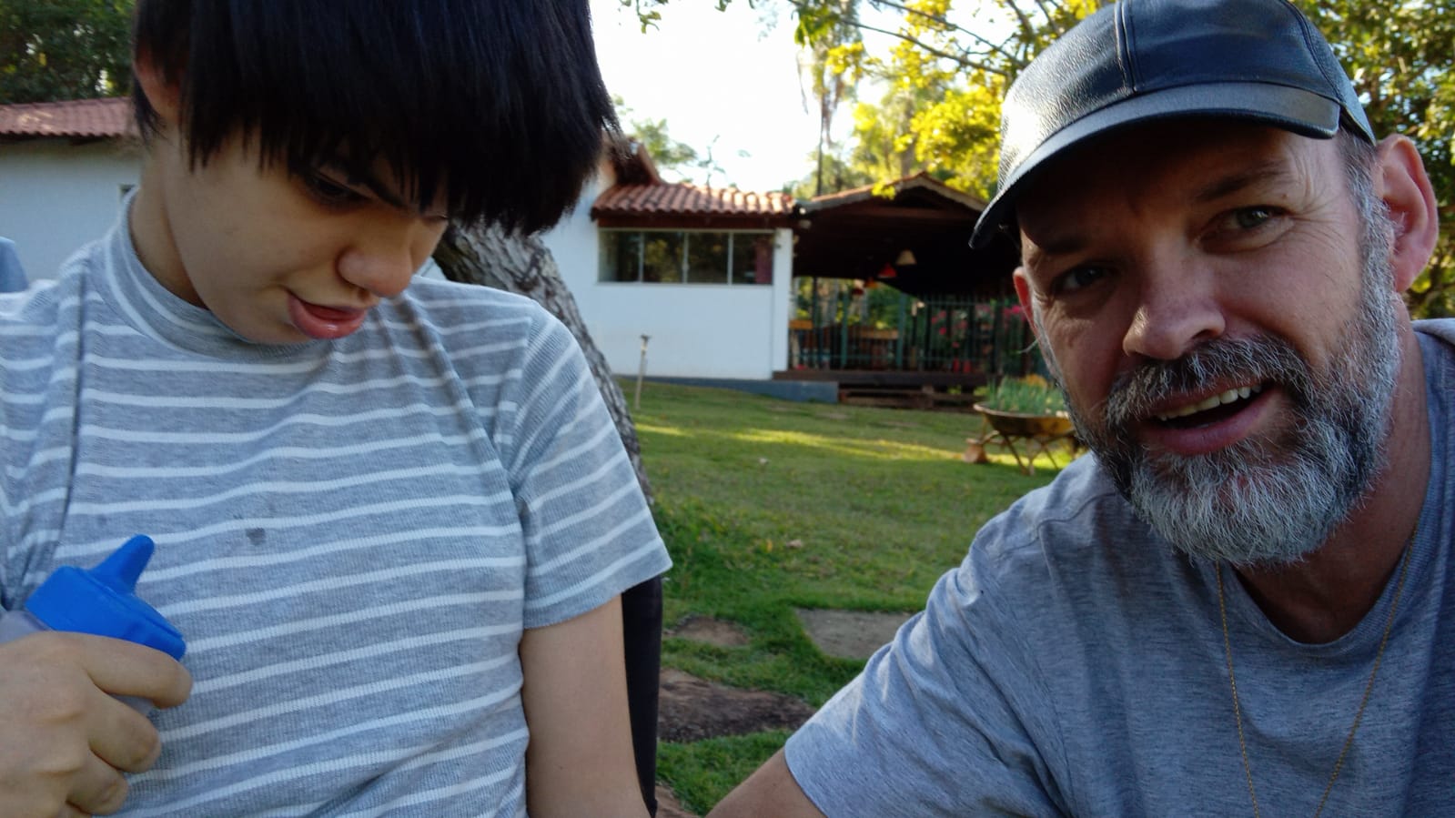 Adalberto e a filha Gabriela buscam medicamento no SUS sem sucesso